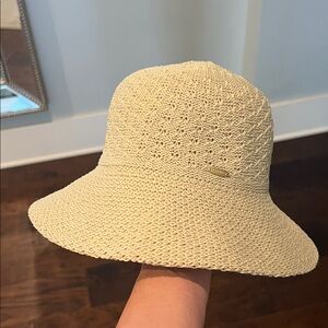 Coolibar Cream Crochet Packable Sun Hat